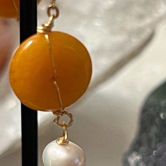 BNWOT Handmade 18kg over surgical stainless steel earrings w/pearl & yellow jade - Picture 8 of 8